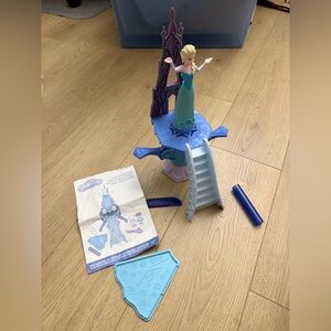 Frozen Elsa Playset - Blue and Purple play doh